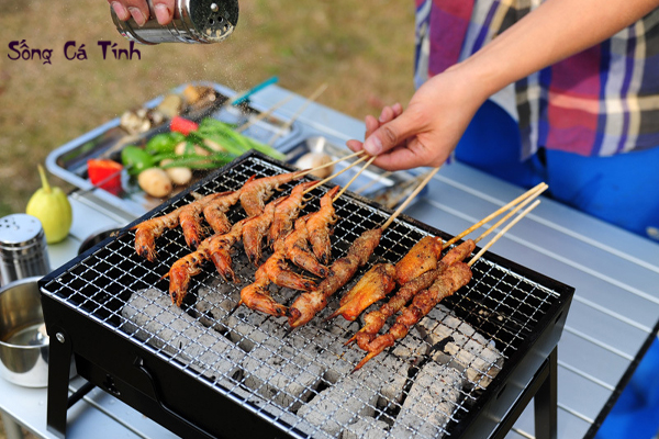 Tổ chữa tiệc BBQ tại công viên Yên Sở