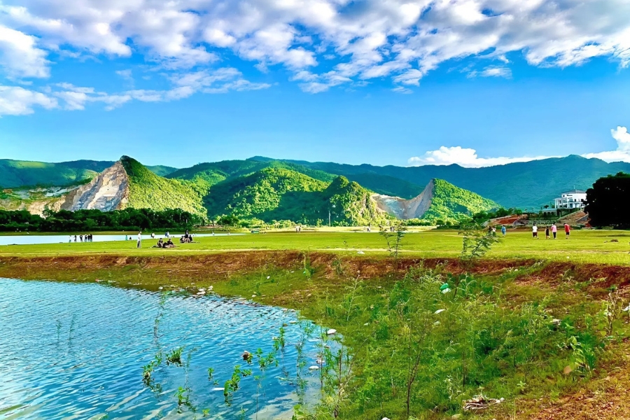 Cắm Trại Ở Hồ Đồng Chanh – Khám Phá “Thuỵ Sĩ Thu Nhỏ” Giữa Lòng Hòa Bình