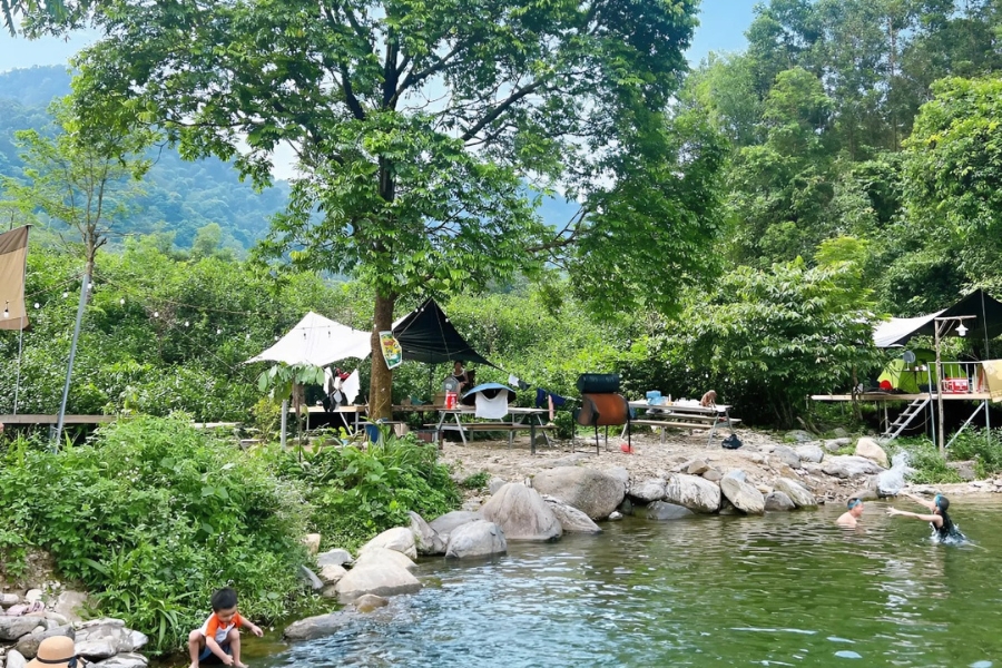 Cắm Trại Tại Suối Đá Cổng – Điểm Đến “Xanh Mát” Cho Ngày Hè