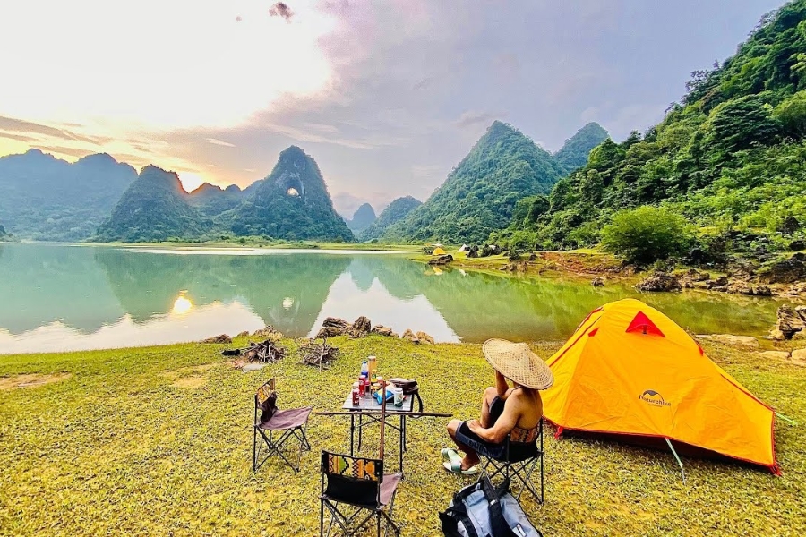 Núi Mắt Thần: Điểm Cắm Trại Khiến Dân Phượt “Say Như Điếu Đổ”