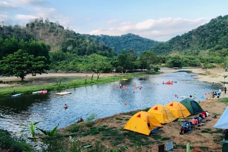 Cắm Trại Ở Suối