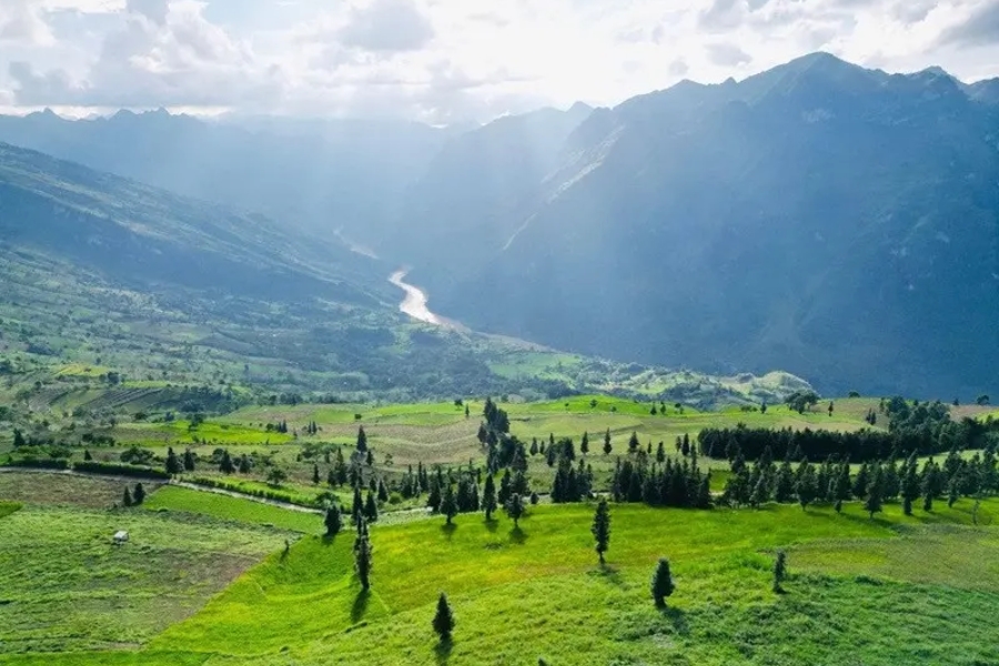 Cắm Trại Tại Hà Giang: Hành Trình Chạm Tay Vào Mây Trời Cực Bắc