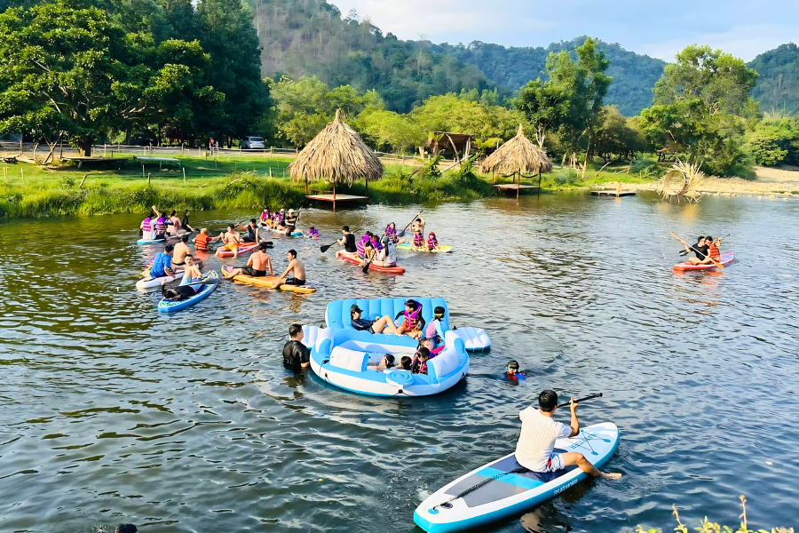 Cắm trại suối La Ngâu