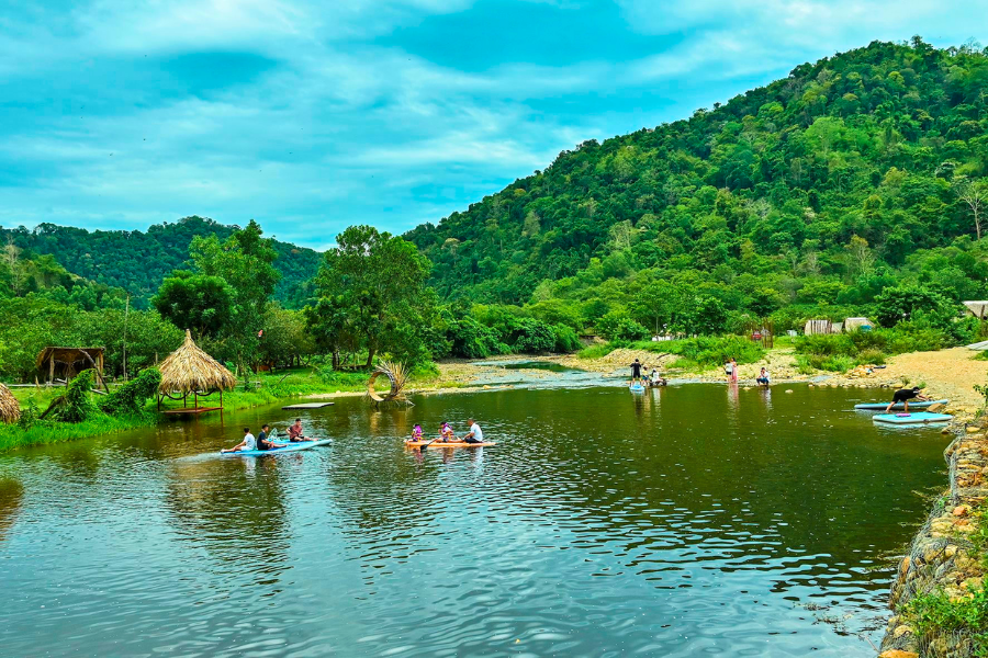 Cắm trại suối La Ngâu