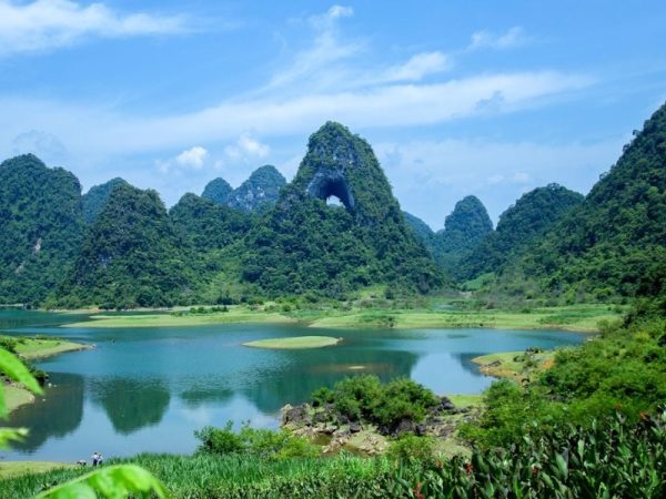 Núi Mắt Thần: Điểm Cắm Trại Khiến Dân Phượt “Say Như Điếu Đổ”