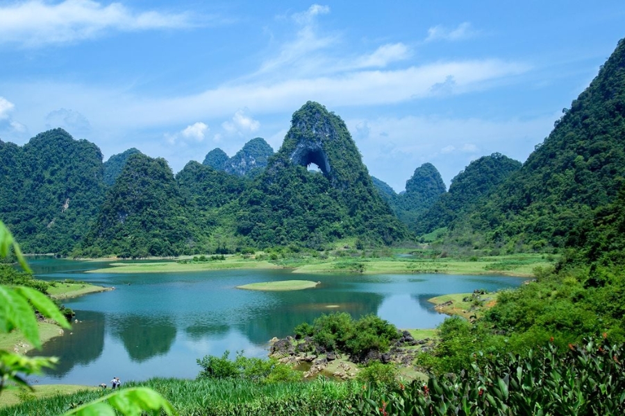 Núi Mắt Thần: Điểm Cắm Trại Khiến Dân Phượt “Say Như Điếu Đổ”