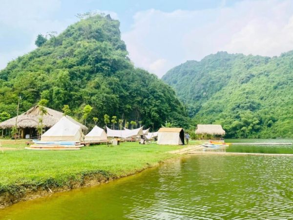 Trốn Phố Cuối Tuần Với Chuyến Cắm Trại Tại Hồ Quan Sơn