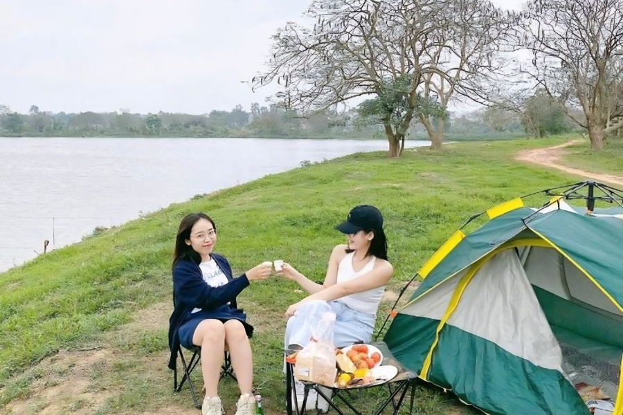 Đánh Thức Mùa Hè Bằng Chuyến Cắm Trại Khu Vực Hồ Hòa Bình Đầy Nắng Và Gió