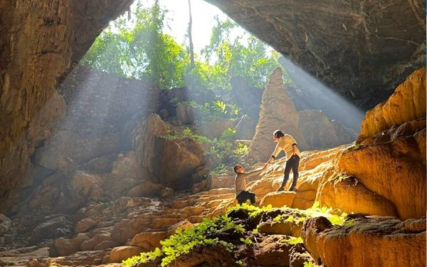 Cắm Trại Động Ngườm Ngao: Khám Phá Vẻ Đẹp Hoang Sơ Bên Thác Bản Giốc