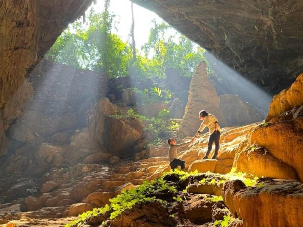 Cắm Trại Động Ngườm Ngao: Khám Phá Vẻ Đẹp Hoang Sơ Bên Thác Bản Giốc