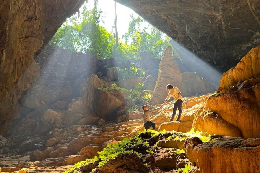 Cắm Trại Động Ngườm Ngao: Khám Phá Vẻ Đẹp Hoang Sơ Bên Thác Bản Giốc